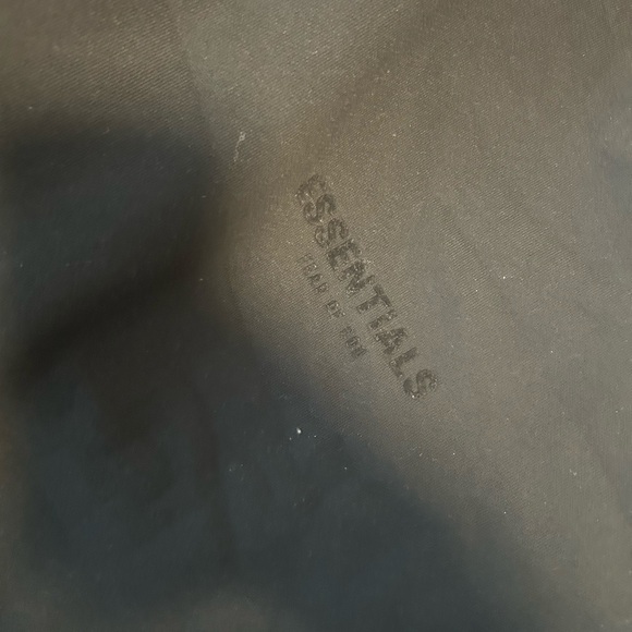 Essentials Black - Picture 1 of 4